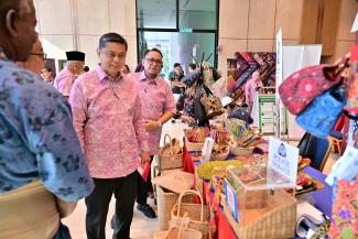 Guide Hebat Pelancaong Melekat