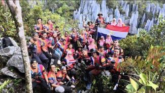 Tahniah Pasukan Ekspedisi MBJB Menawan Gunung Pinnacle Mulu