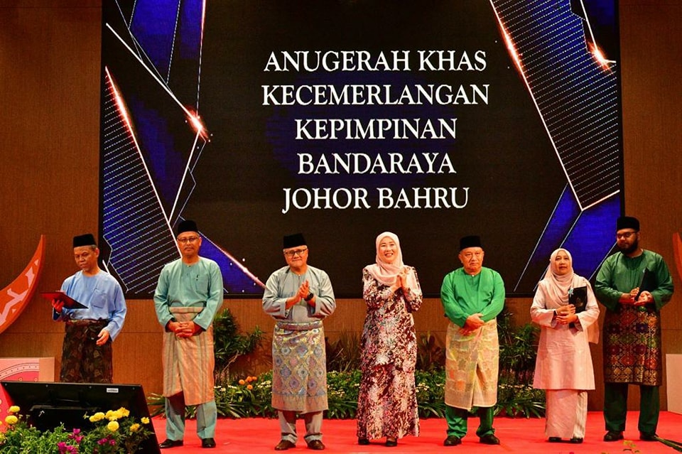 MAJLIS KERAIAN ANUGERAH PERKHIDMATAN CEMERLANG  DAN SANJUNGAN BUDI MAJLIS BANDARAYA JOHOR BAHRU 