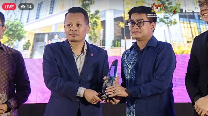 MBJB TERIMA ANUGERAH DI NATIONAL ENERGY AWARDS 2022