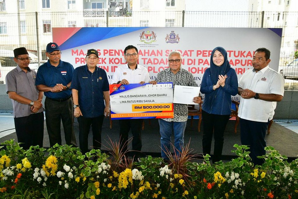 Majlis Penyerahan Surat Peruntukan Projek Kolam Tadahan di Plot C Larkin Idaman