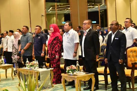 Majlis Penyampaian Hadiah
