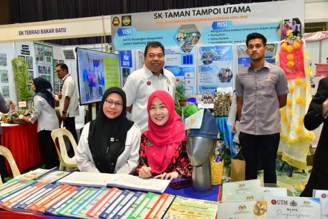 Majlis Penyampaian Hadiah